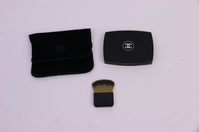 null Chanel - "Vital Lumière Eclat" - (years 2010)

Box containing B40 Desert Beige...