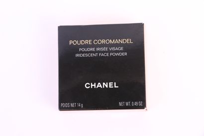 null Chanel - "Poudre Coromandel" - (years 2010)

Case containing the iridescent...