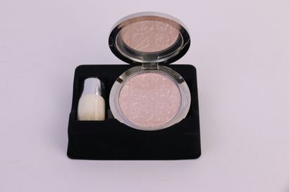 null Christian Dior - "DiorSkin Nude Air - Glowing Gardens" - (years 2010)

Luxurious...