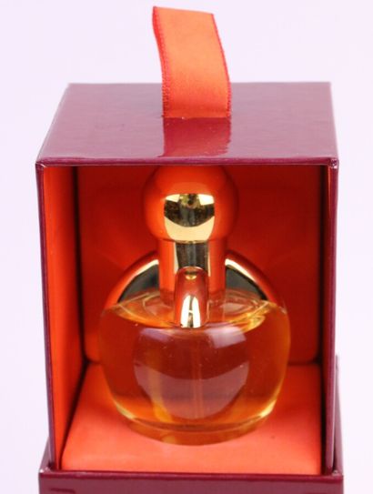 null Guerlain - "Secret Intention" - (years 2000)

Presented in its titled box, spray...