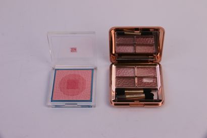 null Estée Lauder - (years 2010)

Set comprising a box of pressed powder and a box...