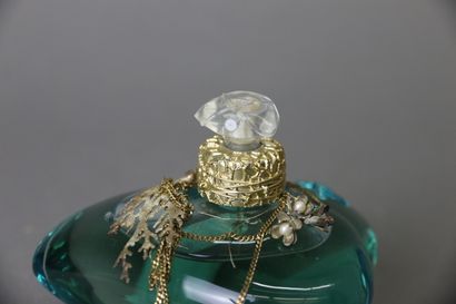 null Lolita Lempicka (années 2000)

Lot de deux flacons : "L" 50ml d'eau de parfum...