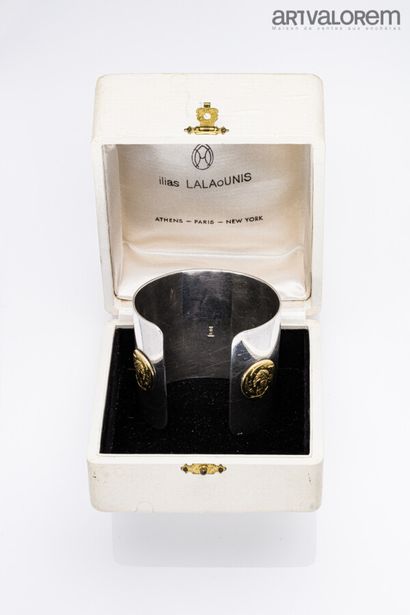 null Ilias LALAOUNIS 

Bracelet manchette en argent 925°/°° ornée de deux pastilles...