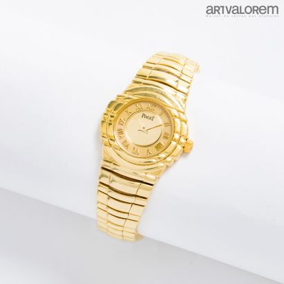 null PIAGET

Montre bracelet de femme en or jaune 750°/°° modèle " Tanagra" à cadran...