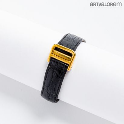 null OMEGA

Montre bracelet en or jaune 750°/°°, le cadran doré à index bâton appliqués,...