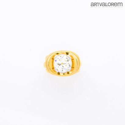 null 
Bague godronnée en or jaune 750°/°° et platine 850°/°°ornée d'un diamant taille...