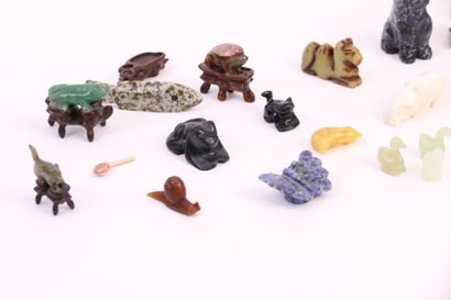 null Twenty-six miniature animals: fish, pig, bird, cats, butterfly, geese, snails,...