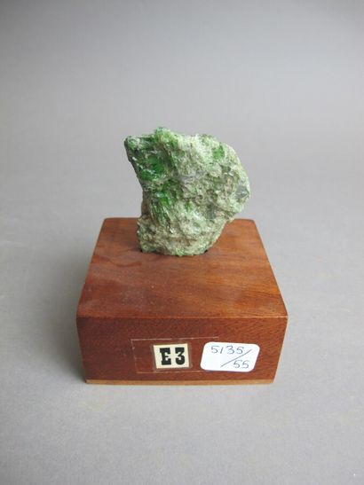 null Diopside crystal from Brazil

H. 8 cm

On wooden base