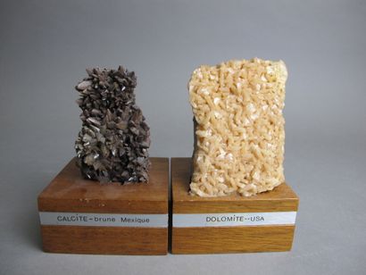 null Brown Calcite crystals from Mexico. 

H. 9cm

On wooden base

Dolomite crystals...