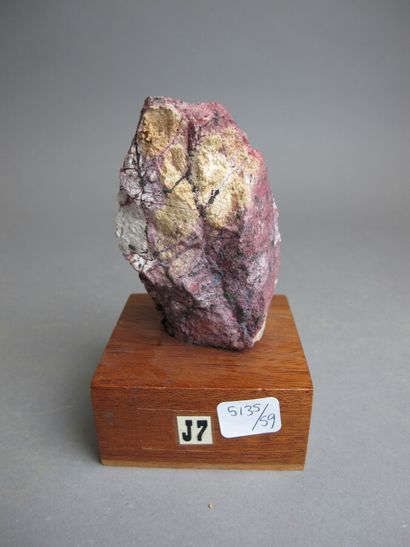 null Polished massive rhodochrosite from Argentina

H. 7,5 cm

Solid polished jasper...