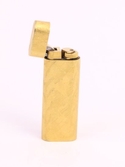 null CARTIER Paris

Gold-plated gas lighter with amati decoration. Signed and numbered:...