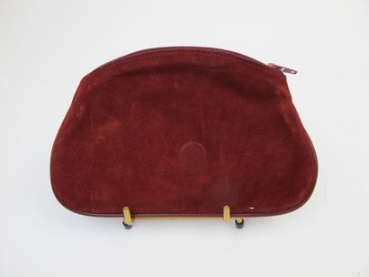 null CARTIER Must de Cartier

Wallet in burgundy turned over leather, monogrammed...
