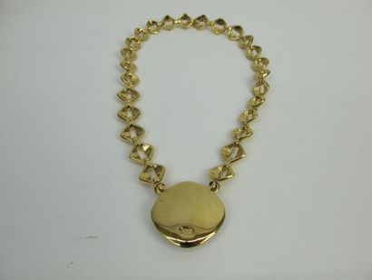 null Pierre BALMAIN

Gilded metal necklace centered with a brown resin quadrangular...