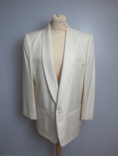 null PIERRE CARDIN

Tuxedo jacket in beige brocaded silk with botheh decoration,...
