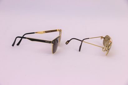 null Paire de lunettes de soleil Cartier et une paire de lunettes de soleil Police

(En...