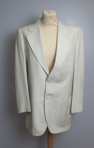 null PIERRE CARDIN

Tuxedo jacket in beige brocaded silk with botheh decoration,...