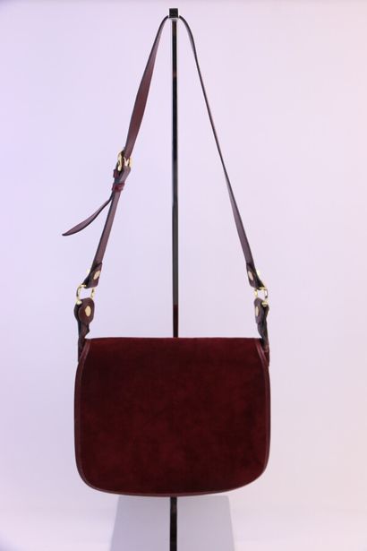 null CARTIER Cartier's must-haves

Burgundy suede flap messenger bag, burgundy leather...