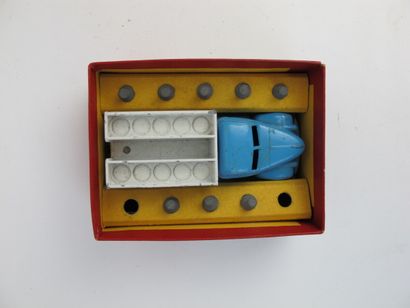 null Dinky toys miniature en boite d'origine Camion laitier StudeBaker bleu et blanc...