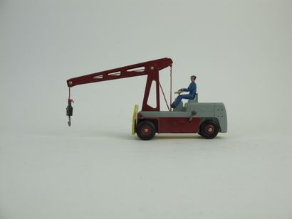 null Dinky Toys France lot of 2 miniatures at 1/43rd of which : Simca cargo dumper...