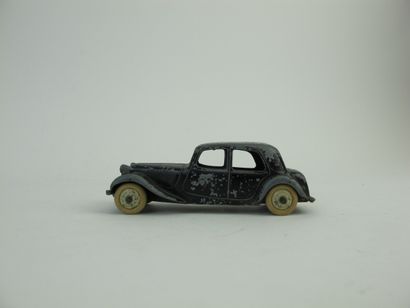 null Lot of miniatures 1/43rd dinky toys in poor condition and condition of use without...