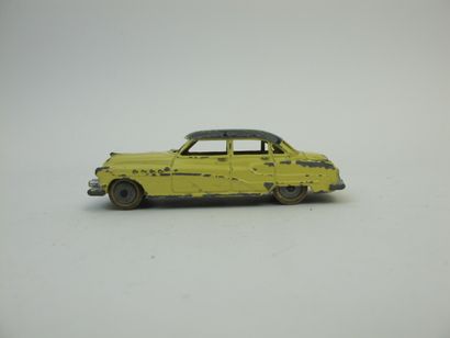 null Dinky Toys France lot of 3 miniatures at 1/43rd of which : Studebaker order...