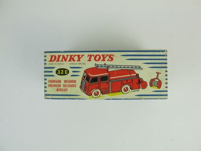 null Dinky Toys France lot de 2 miniatures au 1/43e Dont : Fourgon postal DA3 Référence...