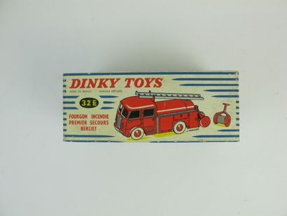 null Dinky Toys France set of 2 miniatures at 1/43rd of which : Postal van DA3 Reference...