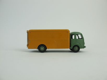 null Dinky Toys France lot de 2 miniatures au 1/43e Dont : Fourgon Simca cargo jaune...