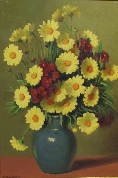 null Marc ANTOINE (20th century)


Bouquet of daisies and cloves in a blue vase on...