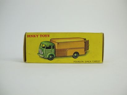 null Dinky Toys France lot de 2 miniatures au 1/43e Dont : Fourgon Simca cargo jaune...