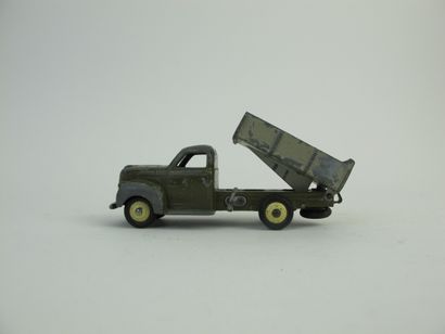 null Lot of miniatures to 1/ 43rd dinky toys in poor condition and state of use including...