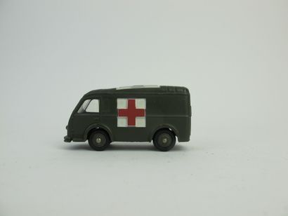 null Dinky toys lot de 2 miniatures militaires en boite d'origine dont : Camion militaire...