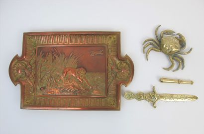 null Lot de bronzes : vide-poche à décor de chien (accident), crabe, coupe papier,...