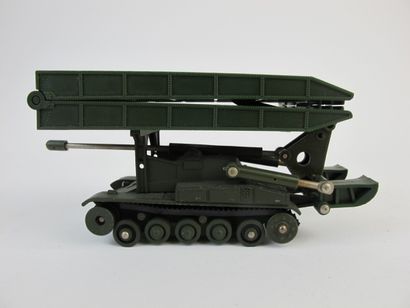 null Dinky toys lot de 2 miniatures militaires en boite d'origine dont : Camion militaire...