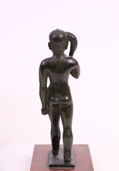 null Lot comprenant : une statuette d'Horus enfant ou Harpocrate en bronze à patine...