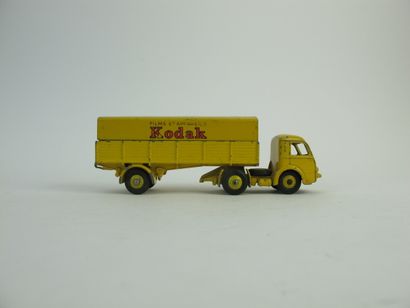 null Lot of miniatures to 1/ 43rd dinky toys in poor condition and state of use including...