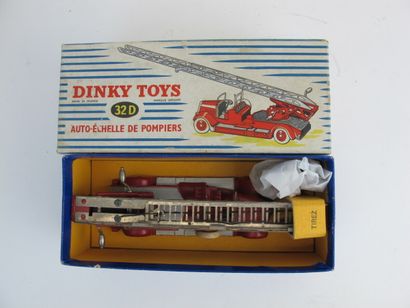 null Lot de 2 Dinky supertoys dont : Auto échelle de pompier référence 32D bel état...