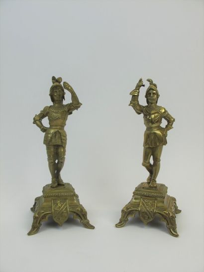 null Deux statuettes en bronze représentant des chevaliers. Manques.


Hauteur :...
