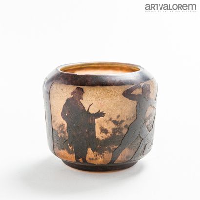 null Georges DE FEURE (1868-1943)

Vase en pâte de verre doublé brun et beige à décor...