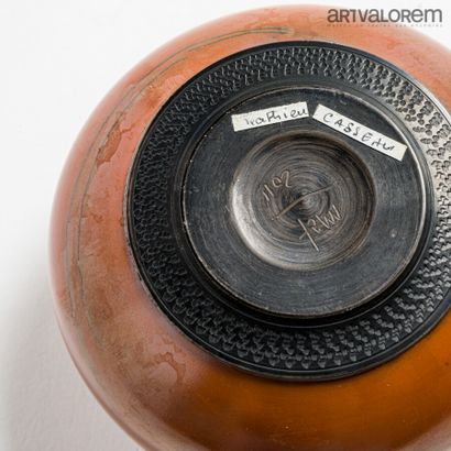 null CASSEAU Matthieu (born in 1977)

Covered pot in orange and brown terra sigillata...