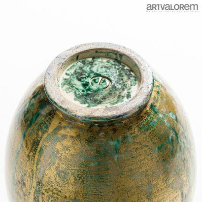 null JEAN MAYODON (1893-1967) 

Vase balustre et têtes de bélier en cabochon en céramique...