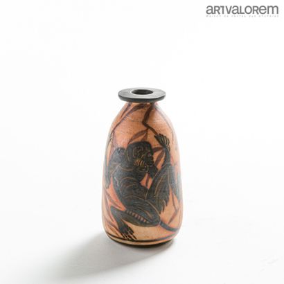 null ÉTIENNE VILOTTE (1881-1957) & CIBOURE POTTERY

Elongated bursiforrme vase with...