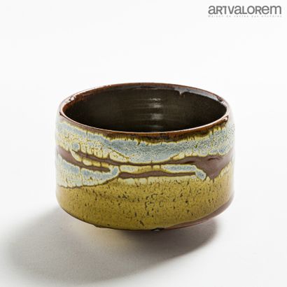 null BUTE Patrick (born in 1954)

Straight bowl on heel in stoneware with ochre enamelled...