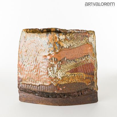 null CHOLLET Jean-Pierre (born 1939) 

Rectangular vase mounted on the plate, the...