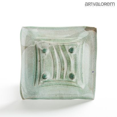 null DELTOMBE Pierre (born in 1950)

Square quadripod stoneware dish with celadon...