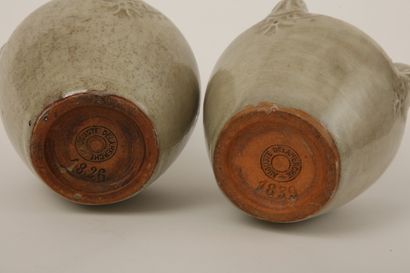null AUGUSTE DELAHERCHE (1857-1940) 

Paire de vases en grès de forme balustre à...