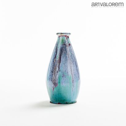 null PIERRE-ADRIEN DALPAYRAT (1844-1910) 

Vase ovoïde à col ourlé en grès de réaction...