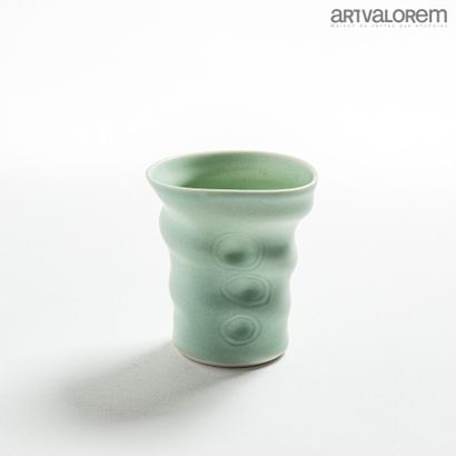 null TAVERNIER Maryse (born in 1947)

Twisted goblet in celadon enamelled porcelain

Signed.

H....