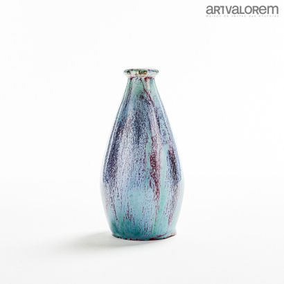 null PIERRE-ADRIEN DALPAYRAT (1844-1910) 

Vase ovoïde à col ourlé en grès de réaction...