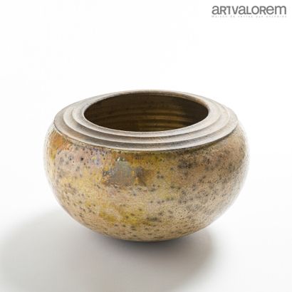 null BUTHOD GARCON Gisèle (née en 1954)

Grand pot en grès raku enfumé à glaçure...